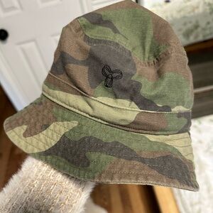 Aritzia TNA army bucket hat